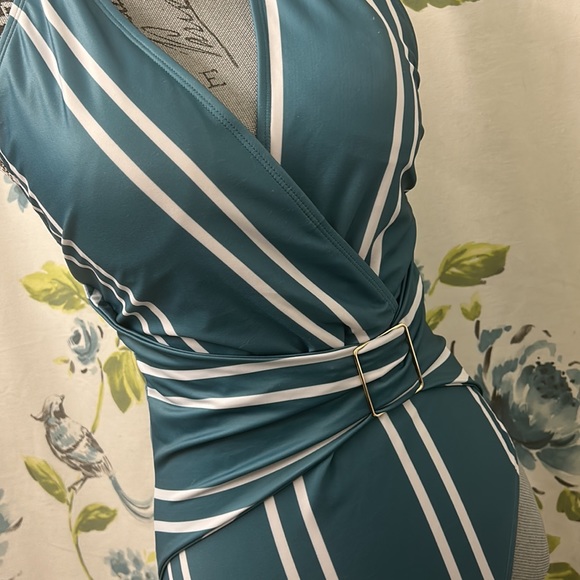 Stunning teal and white one piece - Picture 3 of 6